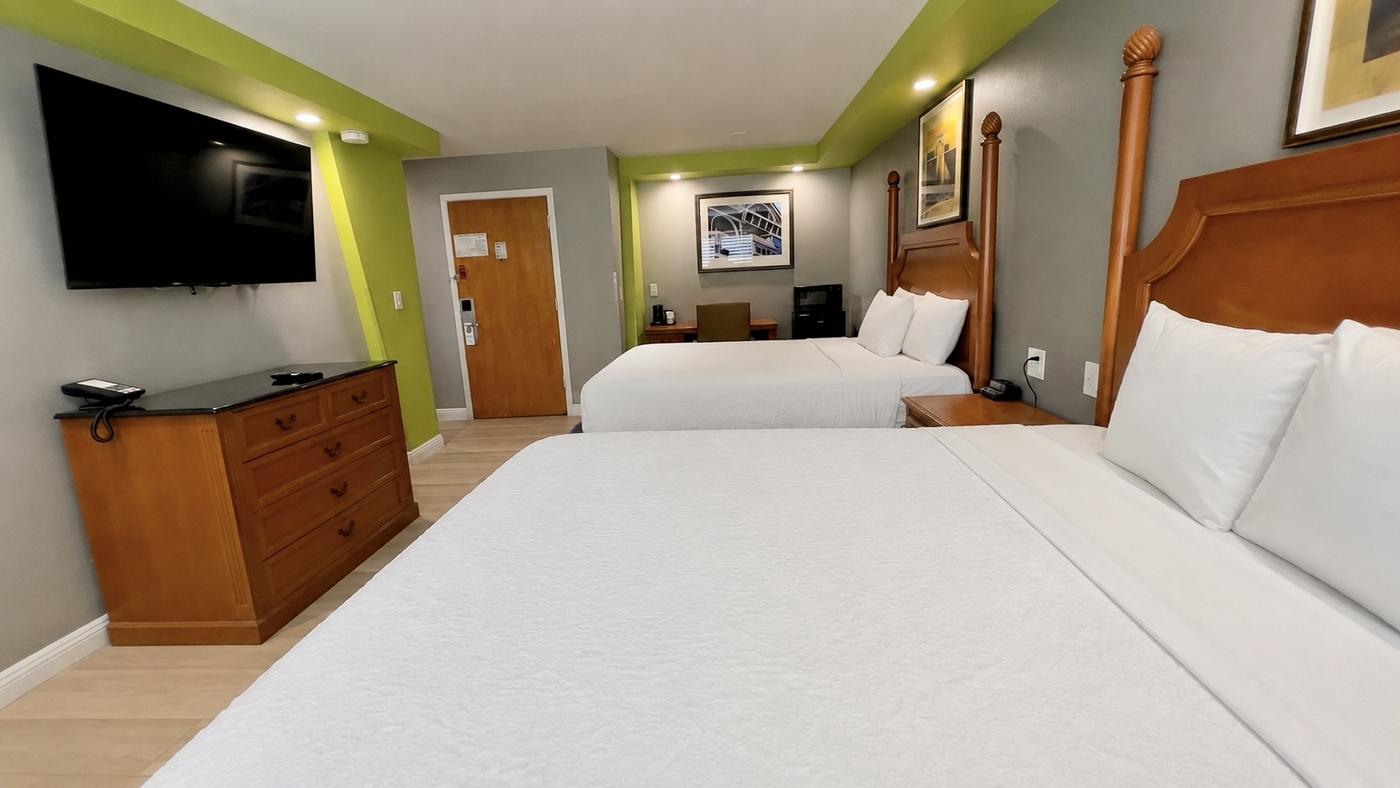 Double Bed Queen Non-Smoking